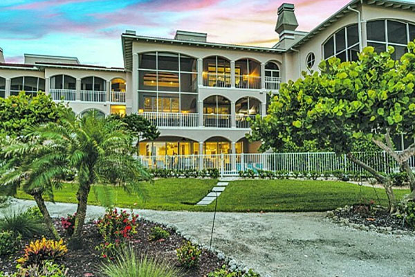 Hideaway Beach Villas Directly on the Beach